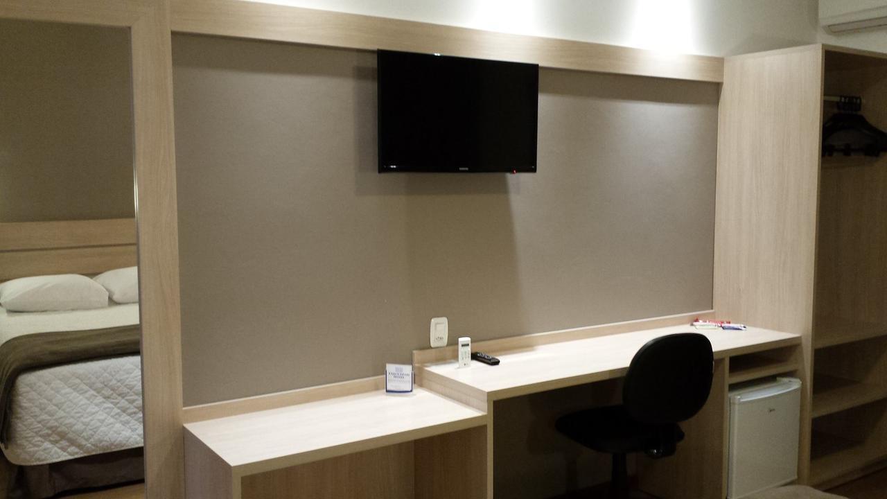 קרוז אלטה Executivos Hotel מראה חיצוני תמונה